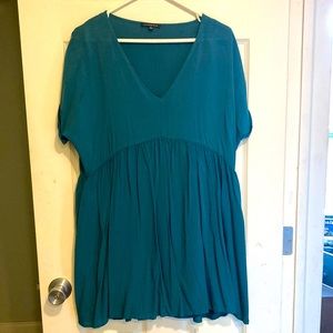 Staccato dress with built in slip and pockets!  Size small